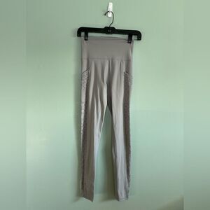 Aerie High Rise Laser Cut Floral 7/8 light grey Leggings Women’s Sz s